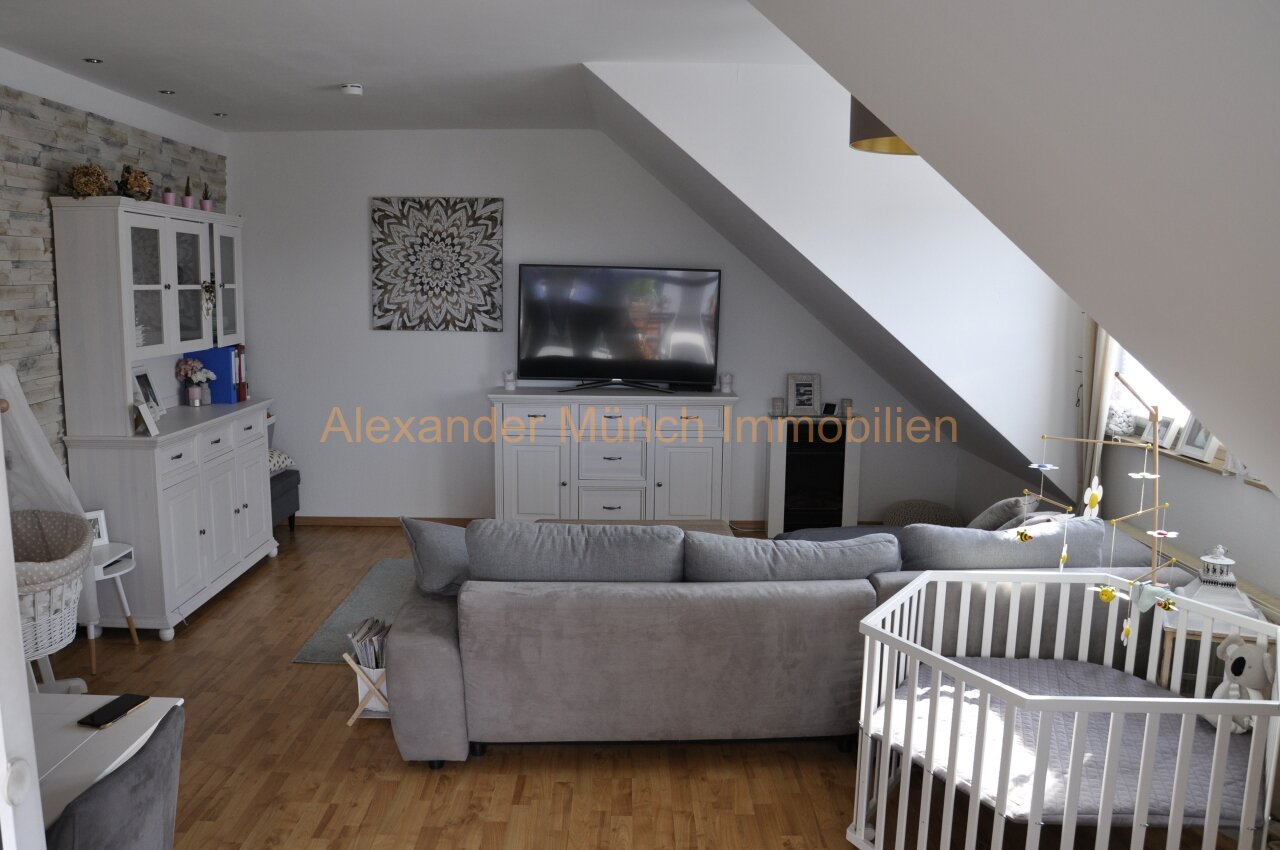 Vermietet - Moderne 3-Zimmer-Dachgeschosswohnung mit Einbauküche + Garage in Kernlage von Görsroth!