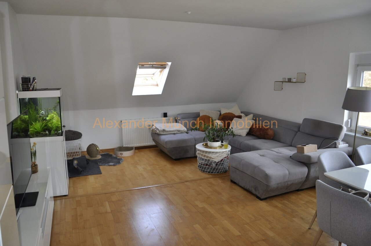 Provisionsfrei-Moderne 3-Zimmer-Dachgeschoss-Maisonettewohnung mit Terrasse und Einzelgarage!