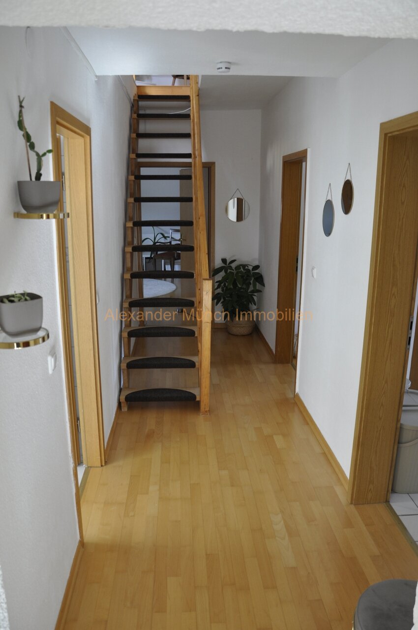 Provisionsfrei-Moderne 3-Zimmer-Dachgeschoss-Maisonettewohnung mit Terrasse und Einzelgarage!
