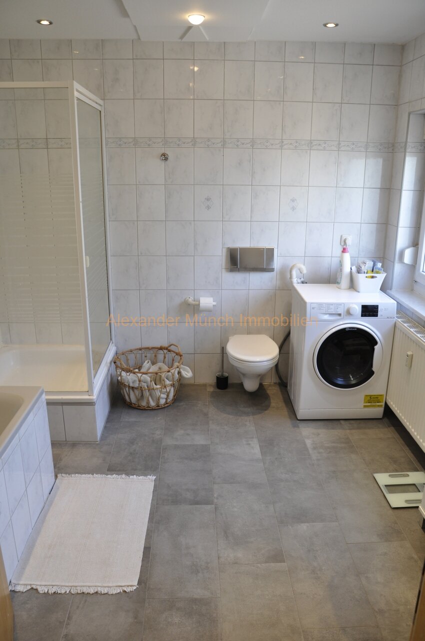 Provisionsfrei-Moderne 3-Zimmer-Dachgeschoss-Maisonettewohnung mit Terrasse und Einzelgarage!