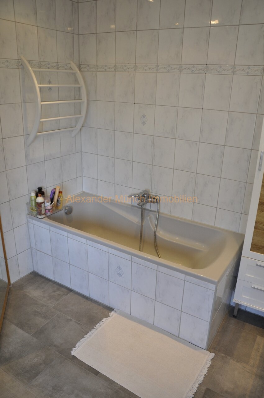 Provisionsfrei-Moderne 3-Zimmer-Dachgeschoss-Maisonettewohnung mit Terrasse und Einzelgarage!