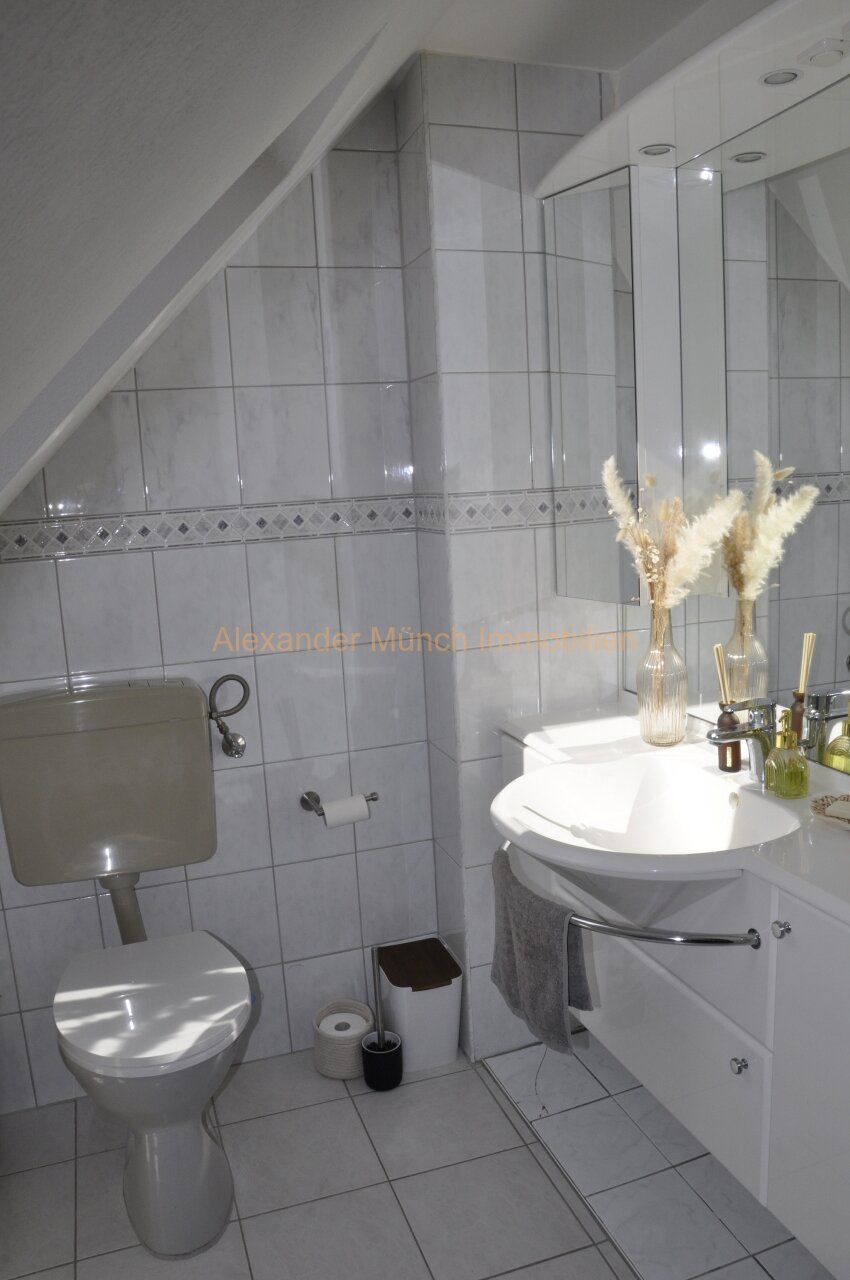 Provisionsfrei-Moderne 3-Zimmer-Dachgeschoss-Maisonettewohnung mit Terrasse und Einzelgarage!