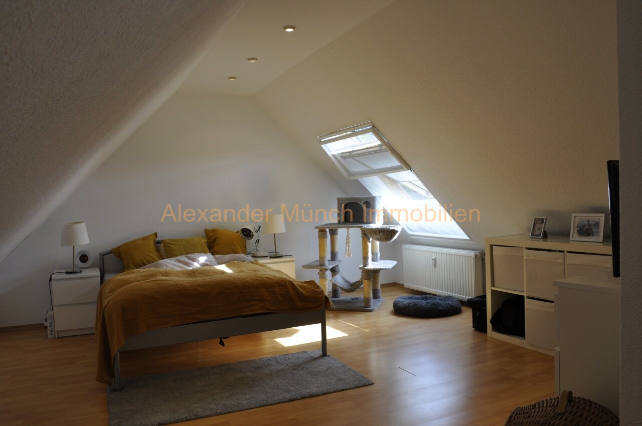 Provisionsfrei-Moderne 3-Zimmer-Dachgeschoss-Maisonettewohnung mit Terrasse und Einzelgarage!