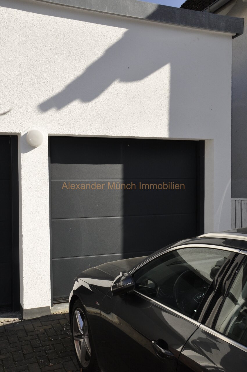 Provisionsfrei-Moderne 3-Zimmer-Dachgeschoss-Maisonettewohnung mit Terrasse und Einzelgarage!