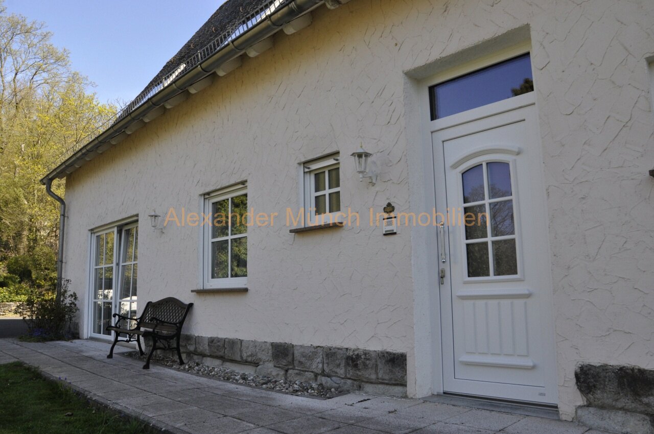 Großzügiges 8-Zimmer-Einfamilienhaus mit Lagegrundstück in Idstein-Stadt!