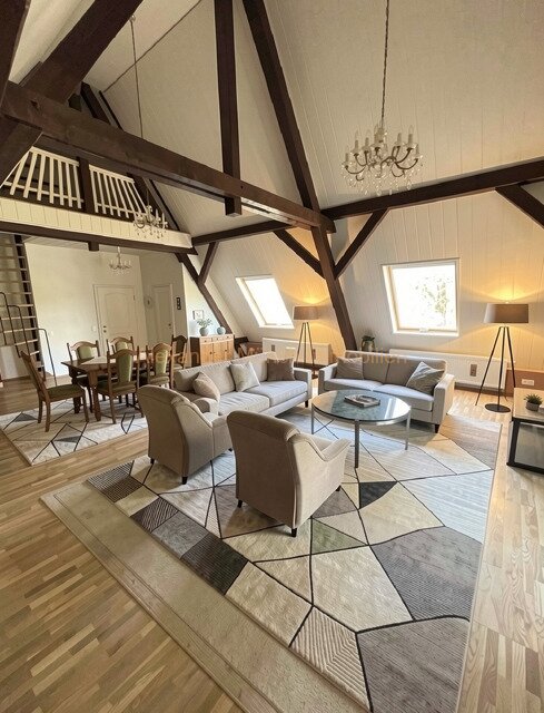 Großzügiges 8-Zimmer-Einfamilienhaus mit Lagegrundstück in Idstein-Stadt!