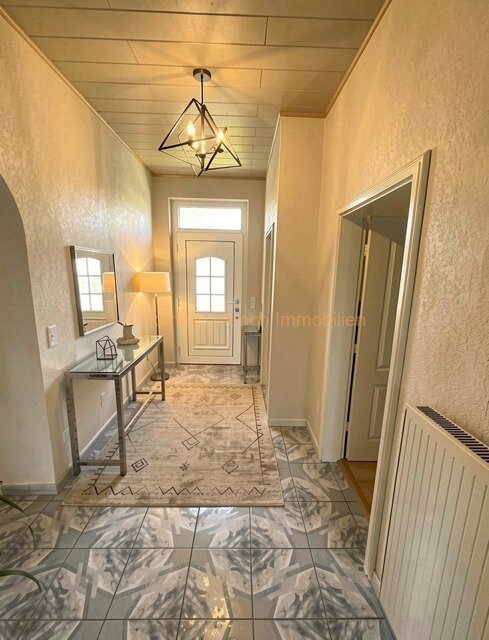 Großzügiges 8-Zimmer-Einfamilienhaus mit Lagegrundstück in Idstein-Stadt!