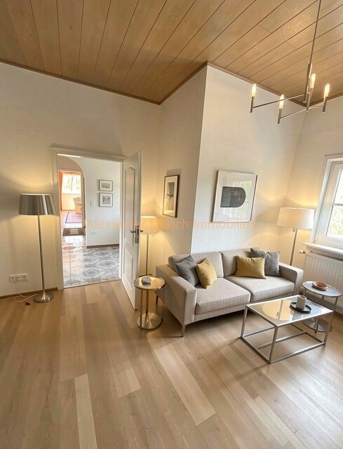 Großzügiges 8-Zimmer-Einfamilienhaus mit Lagegrundstück in Idstein-Stadt!