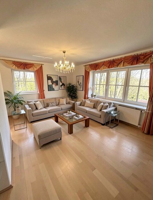 Großzügiges 8-Zimmer-Einfamilienhaus mit Lagegrundstück in Idstein-Stadt!