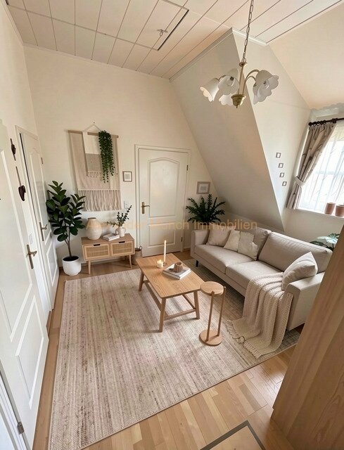 Großzügiges 8-Zimmer-Einfamilienhaus mit Lagegrundstück in Idstein-Stadt!