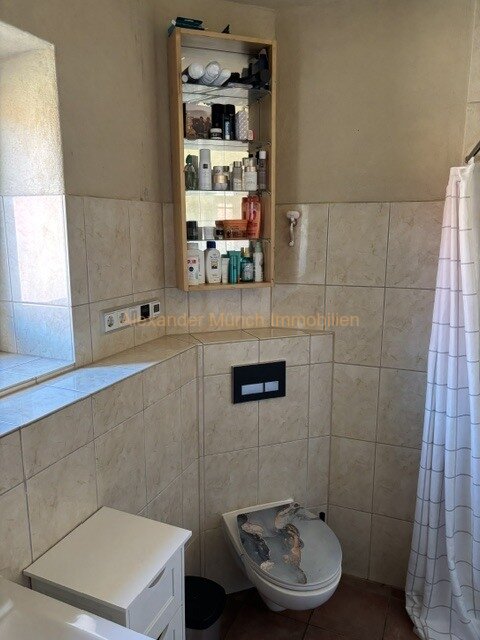 Niedernhausen-Vermietetes Dreifamilienhaus mit ausbaufähiger Scheune in Königshofener Kernlage!