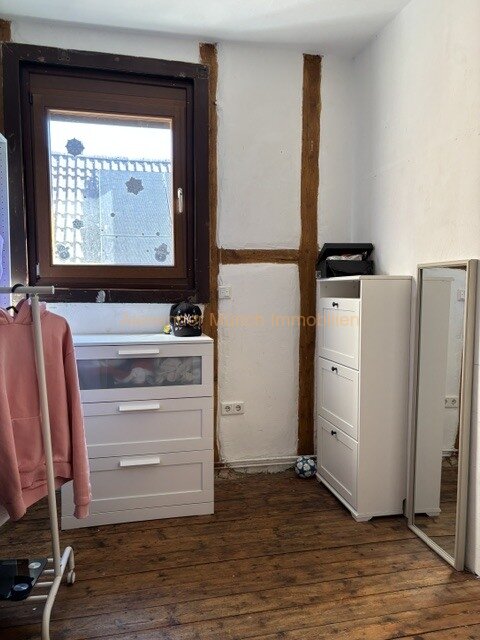 Niedernhausen-Vermietetes Dreifamilienhaus mit ausbaufähiger Scheune in Königshofener Kernlage!