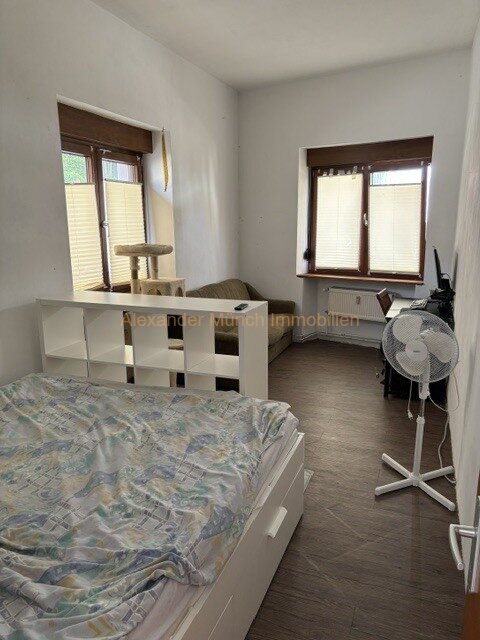 Niedernhausen-Vermietetes Dreifamilienhaus mit ausbaufähiger Scheune in Königshofener Kernlage!