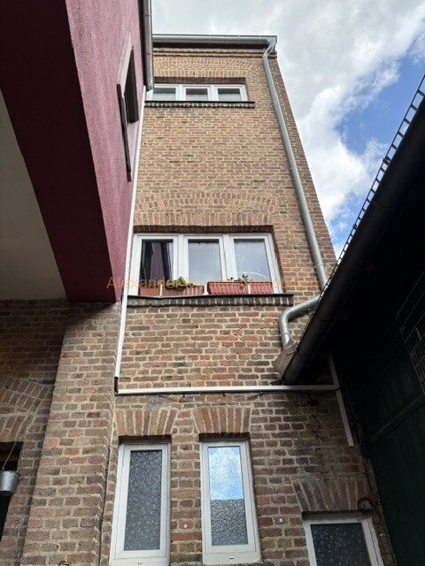 Niedernhausen-Vermietetes Dreifamilienhaus mit ausbaufähiger Scheune in Königshofener Kernlage!