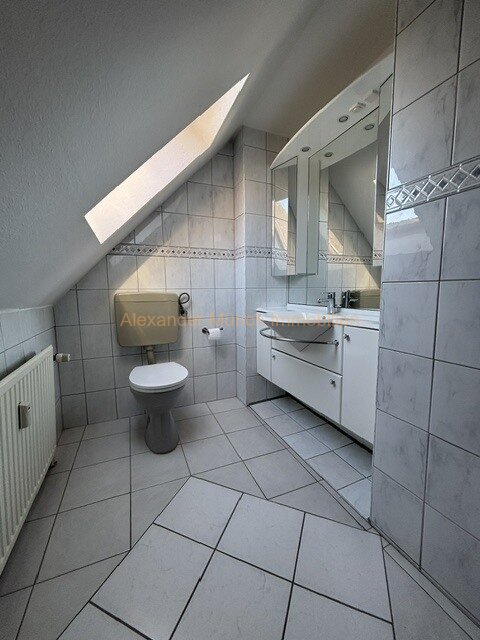 Provisionsfrei-Moderne 3-Zimmer-Maisonettewohnung mit Terrasse und Einzelgarage!