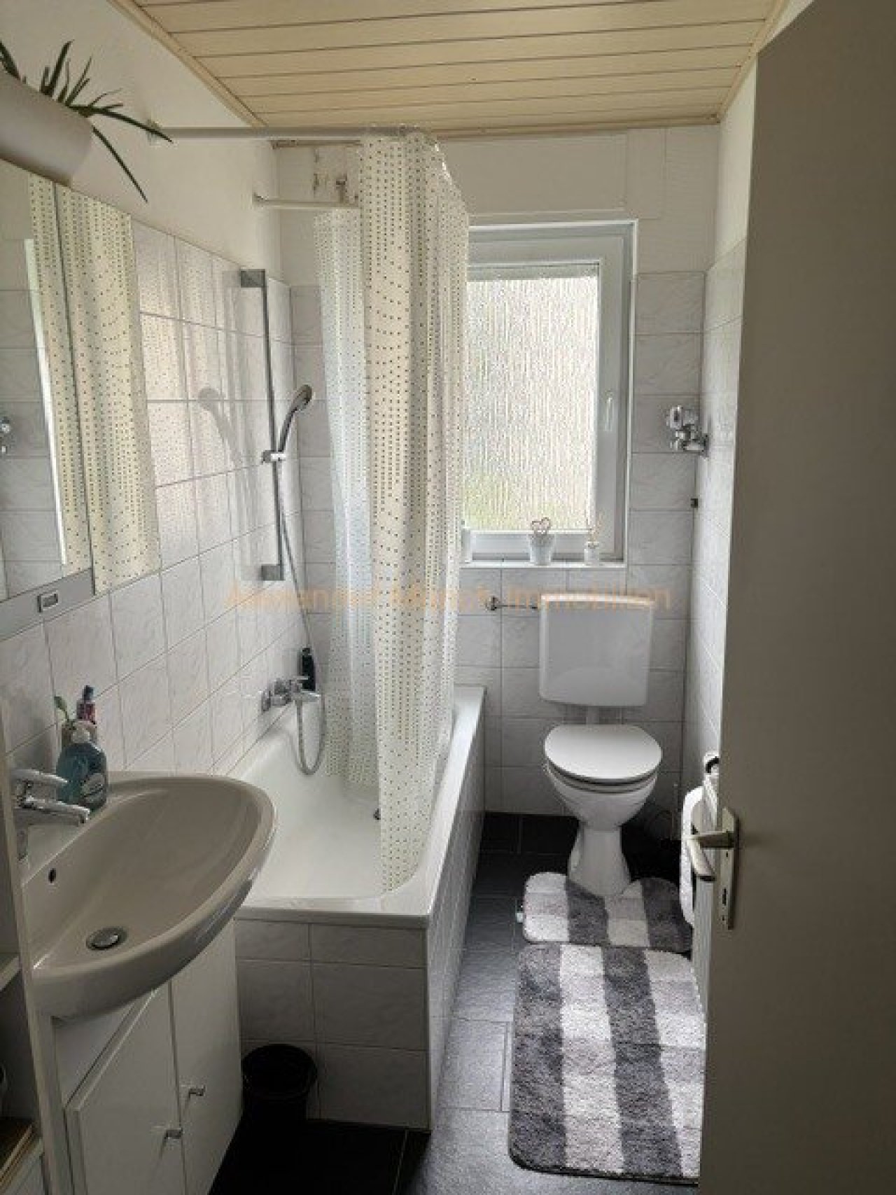 Badezimmer-EG1 Badezimmer-EG1